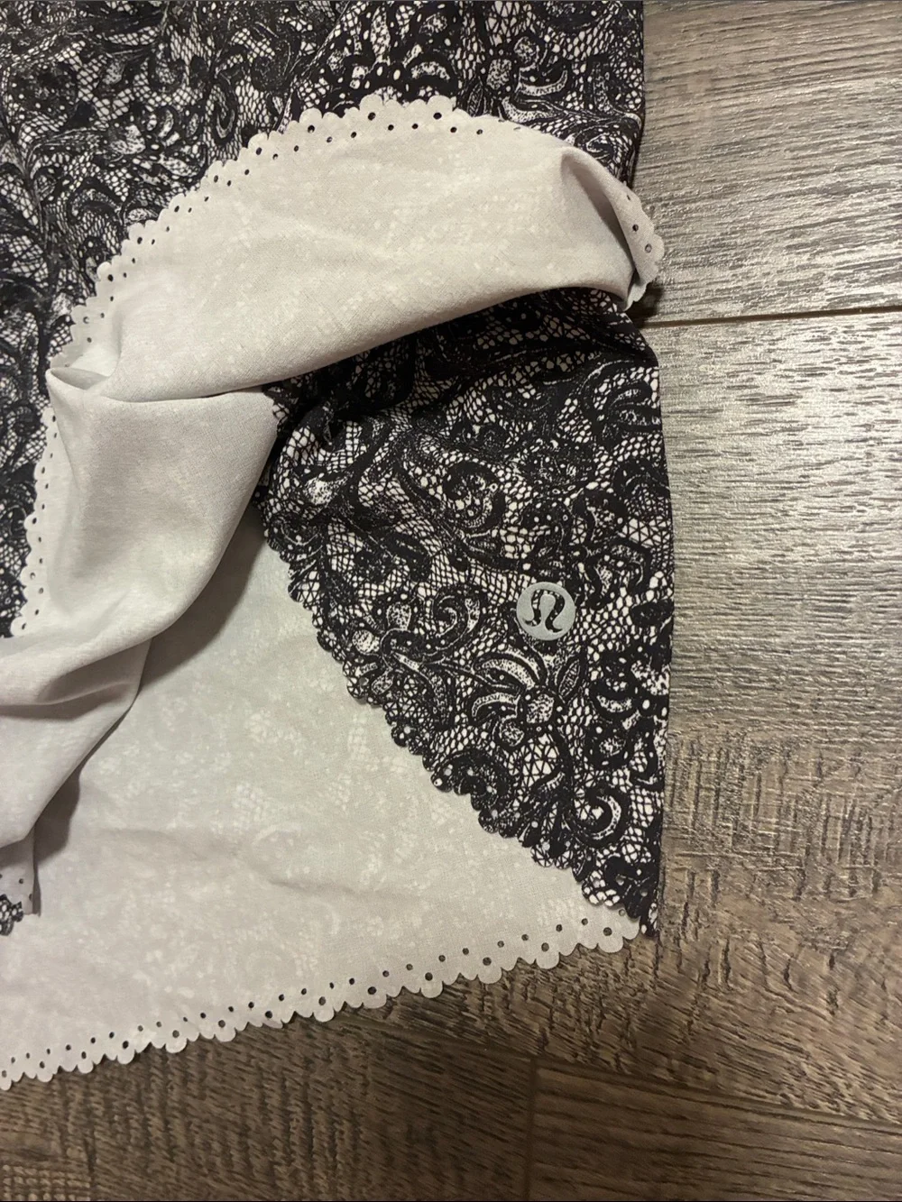 Lululemon Hit It Short 3.5” - Color: Mini Cinder Lace White Black - Size: 10 EUC